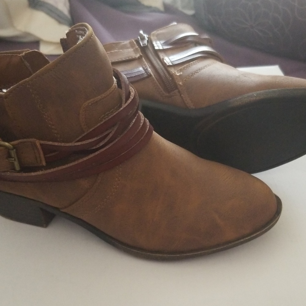 Boots - Picture 2 of 3